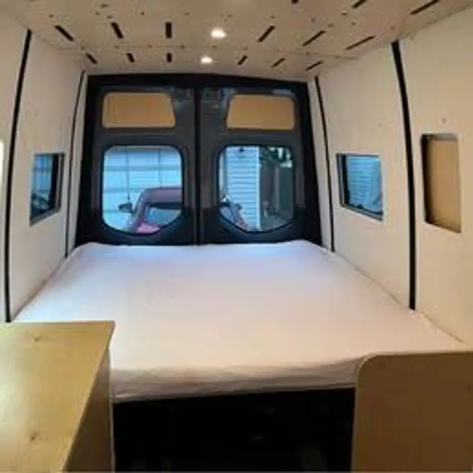 Mercedes-Benz Sprinter - Image 1