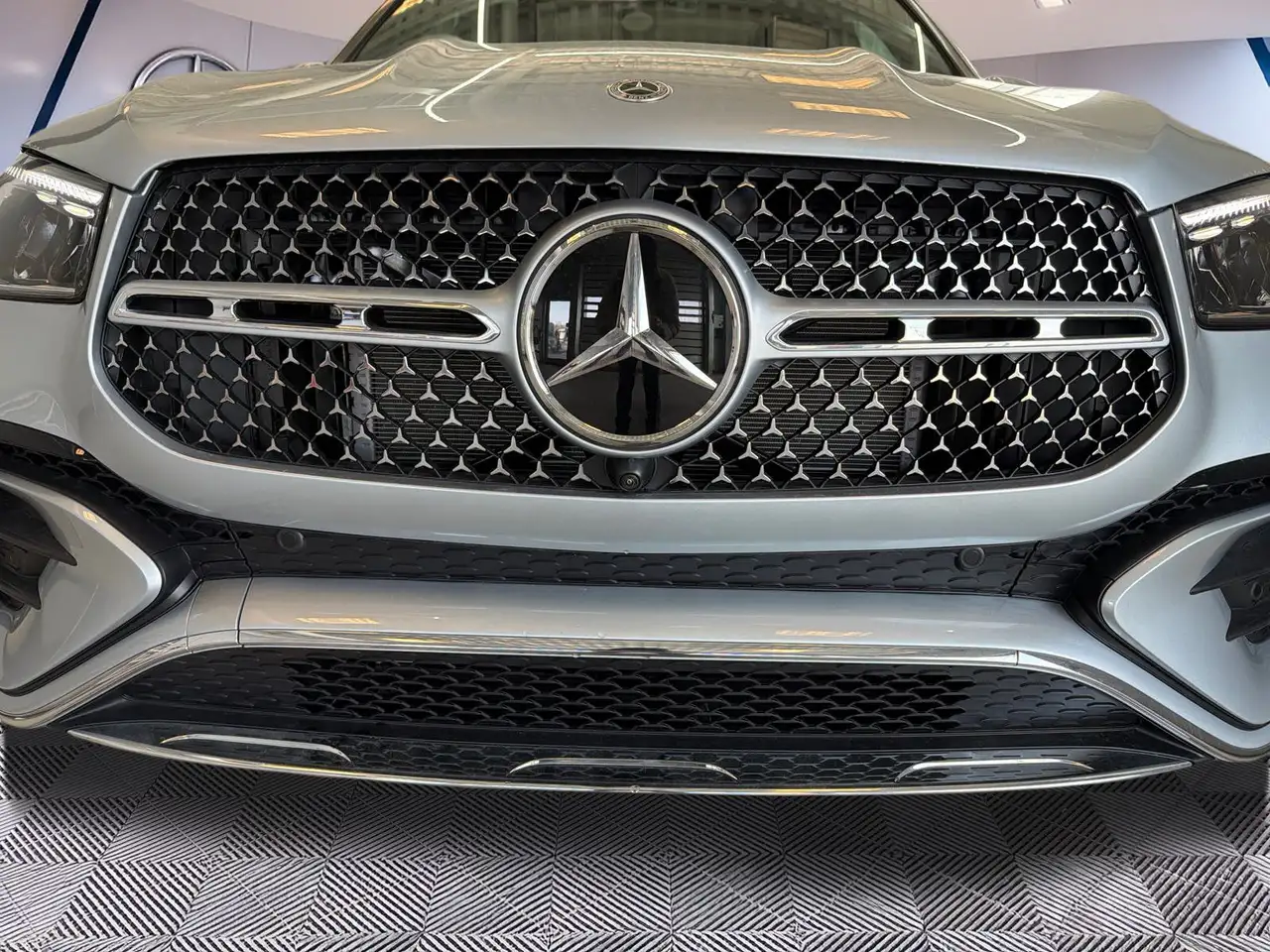 Mercedes-Benz GLE - Image 23