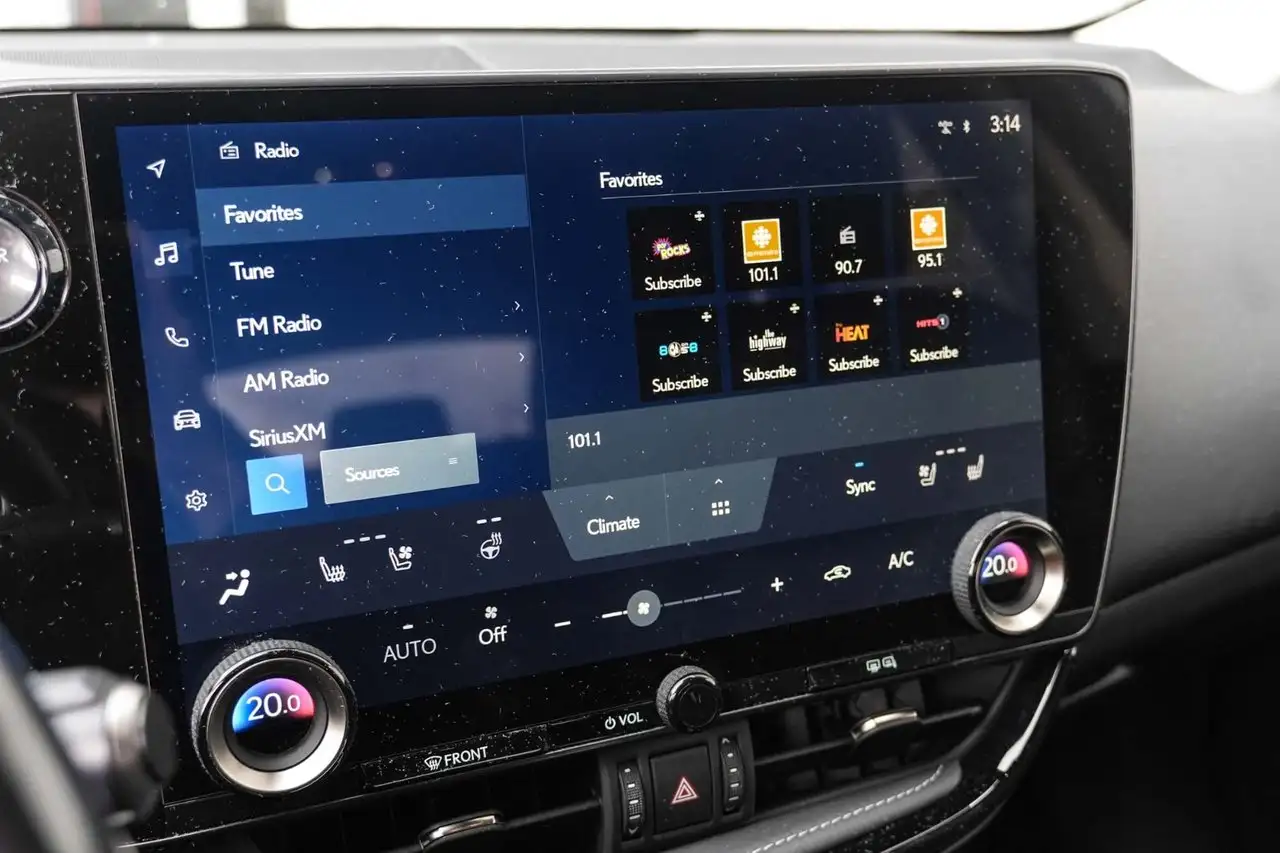 Lexus NX 450h+ - Image 29