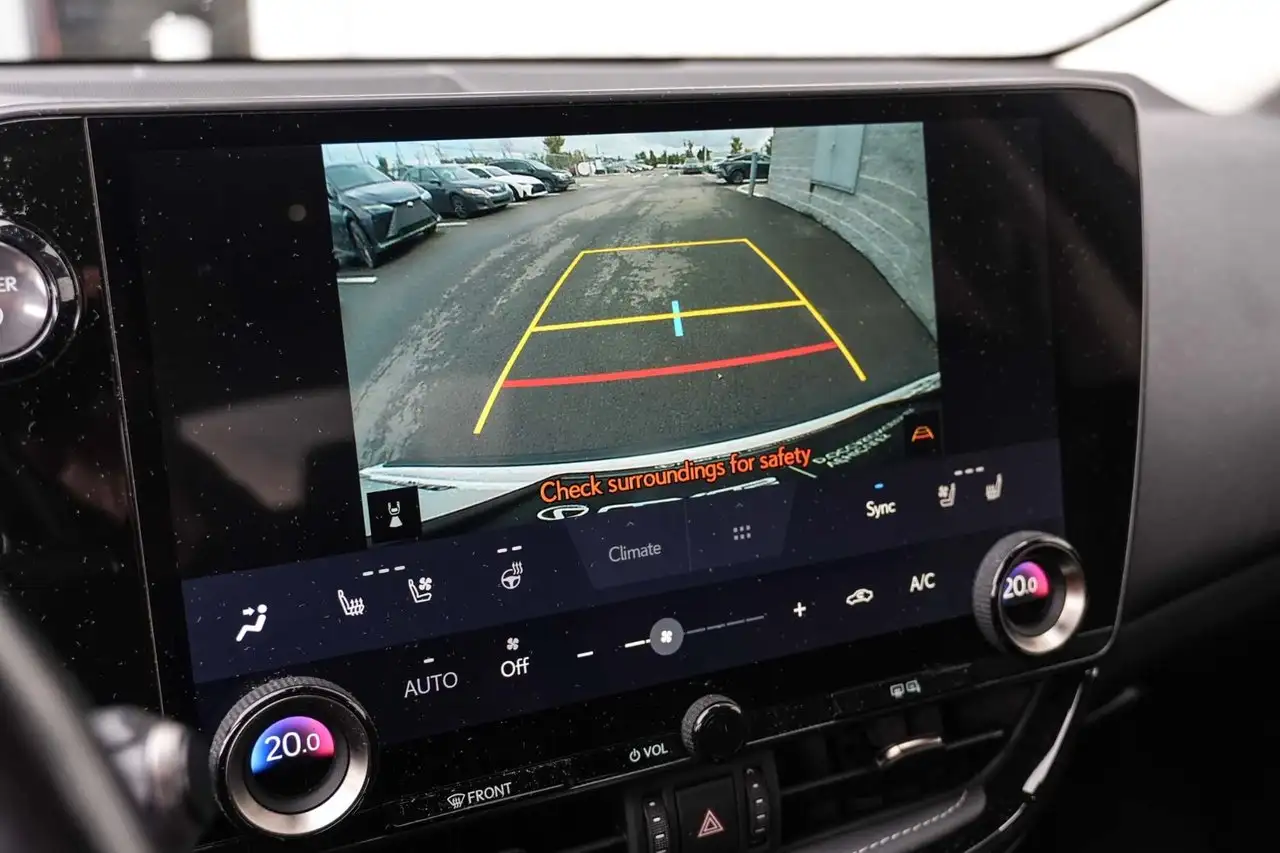 Lexus NX 450h+ - Image 30