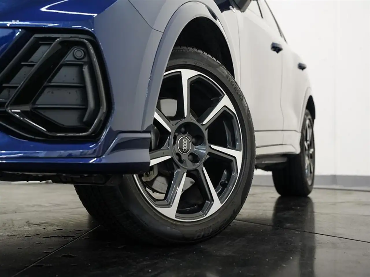Audi Q3 - Image 8