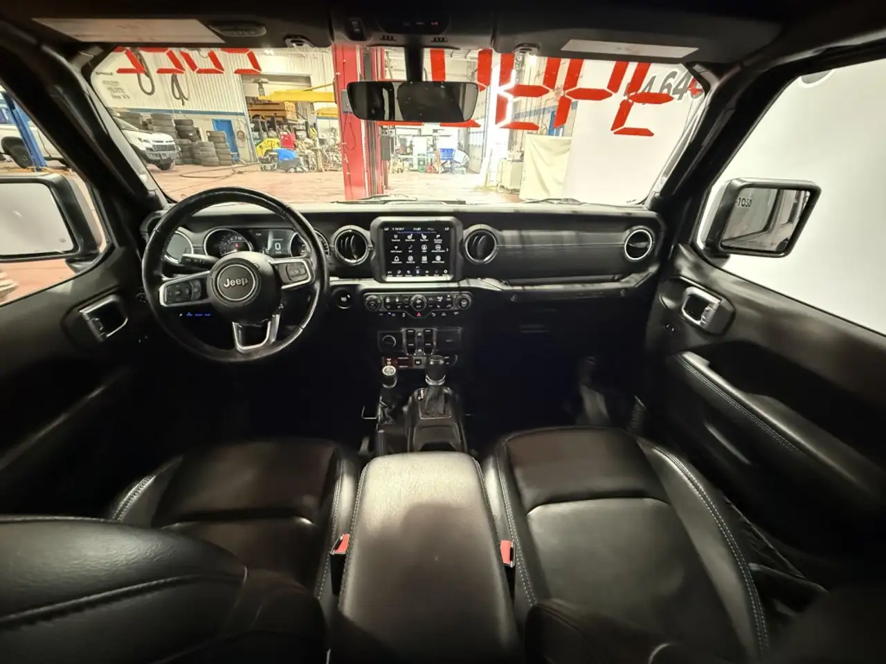 Jeep Wrangler - Image 15