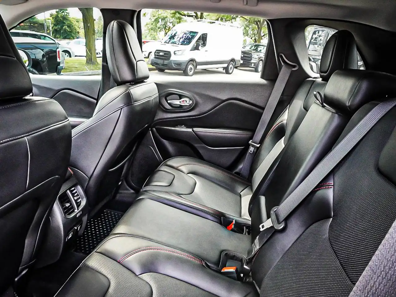 Jeep Cherokee - Image 18