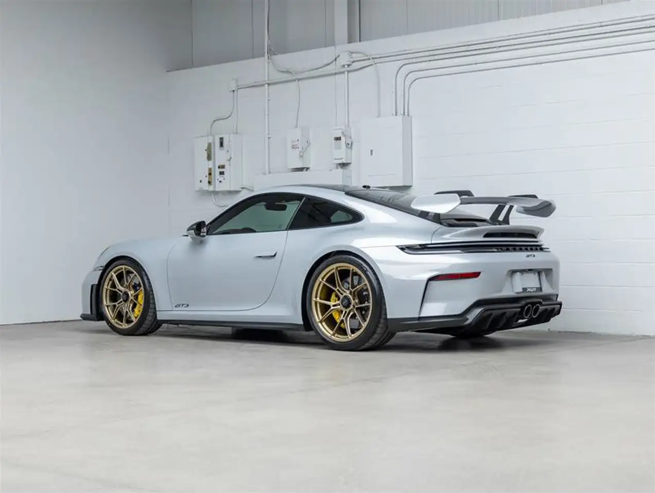 Porsche 911 - Image 17