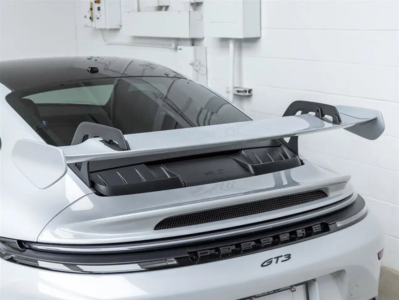 Porsche 911 - Image 19