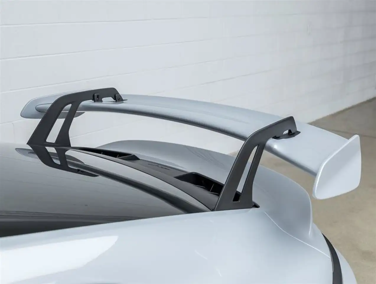 Porsche 911 - Image 20