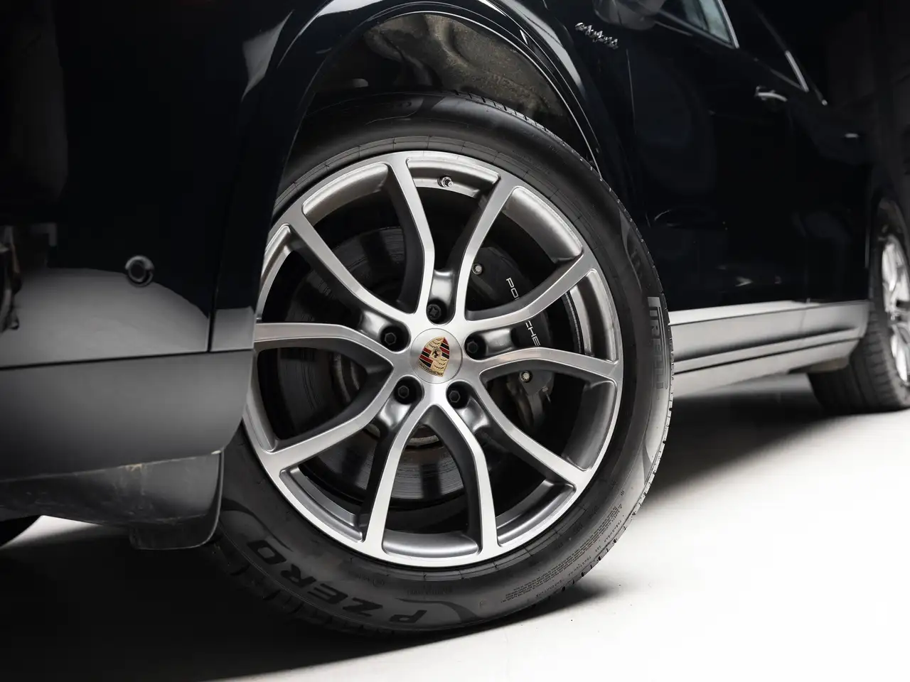 Porsche Cayenne - Image 35