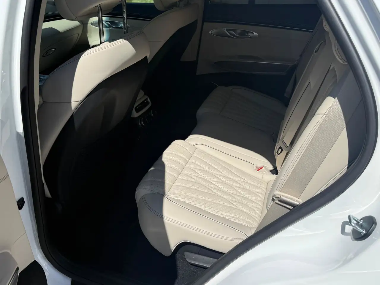 Genesis GV70 - Image 12