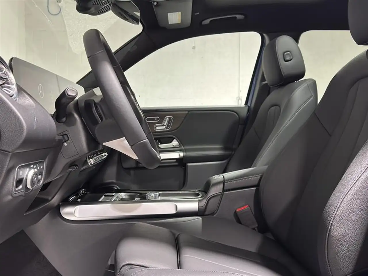 Mercedes-Benz GLB - Image 12