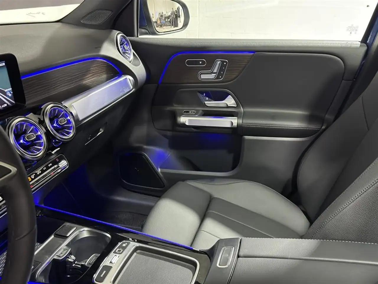 Mercedes-Benz GLB - Image 20