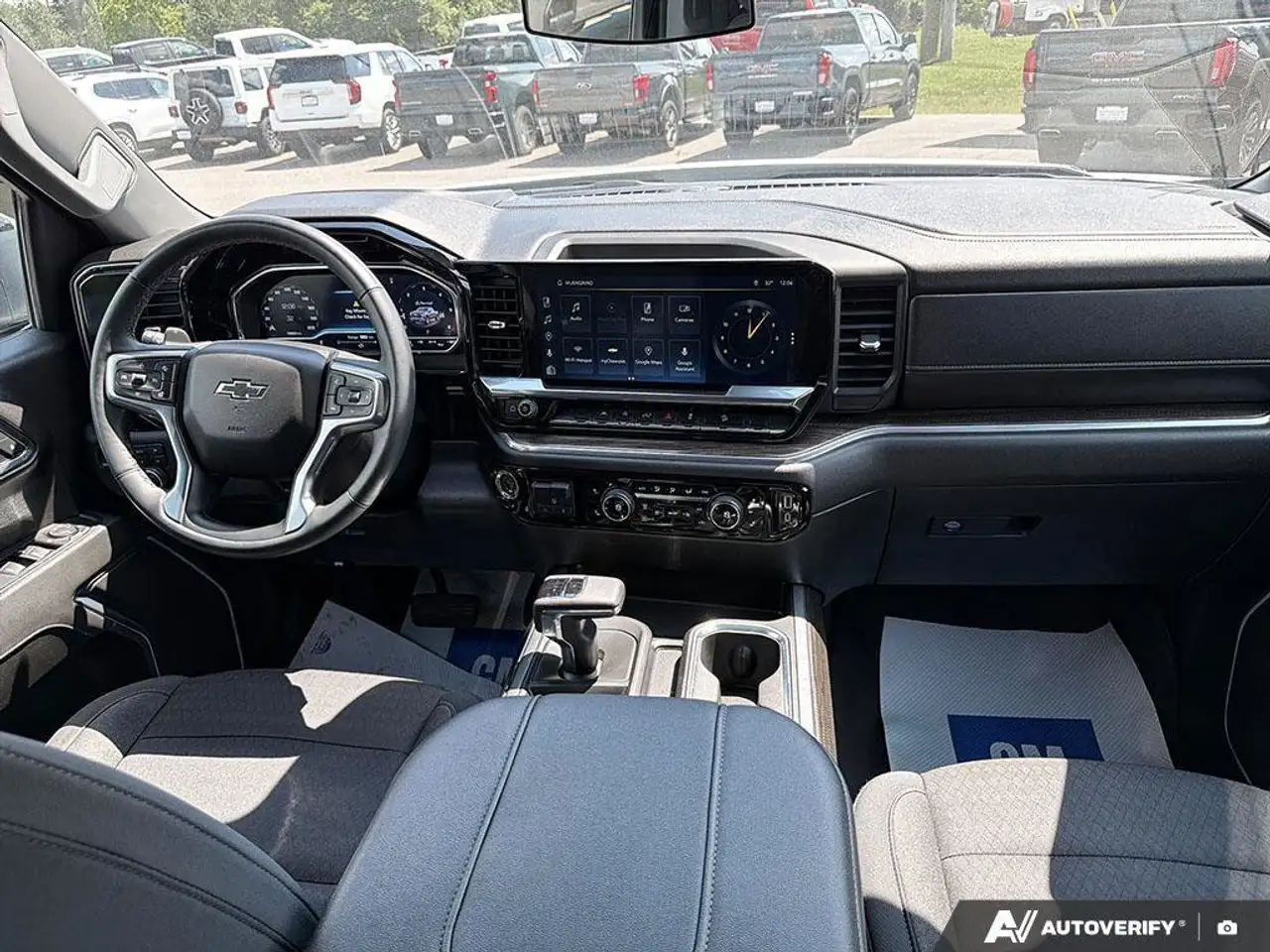 Chevrolet Silverado 1500 - Image 27