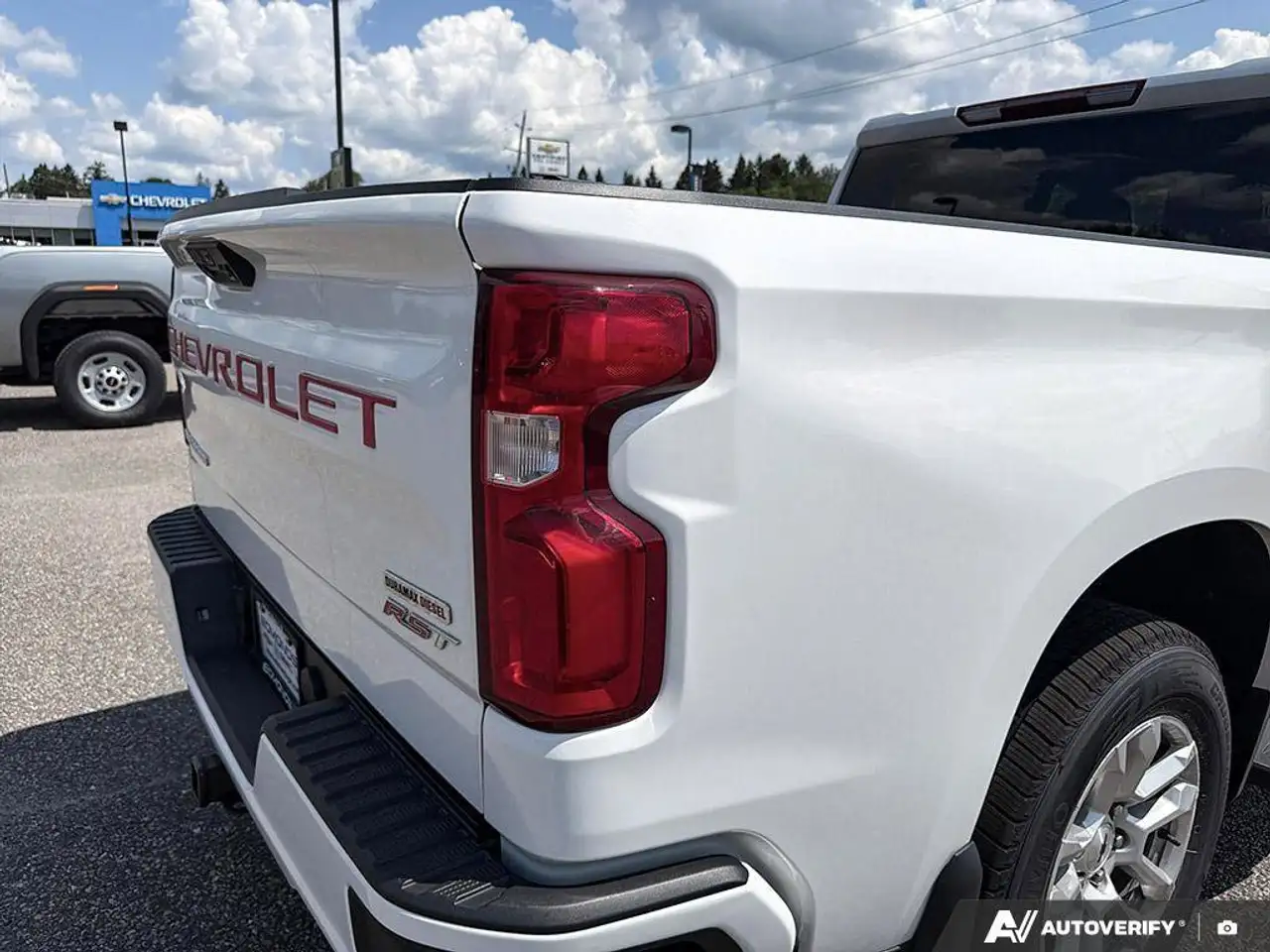 Chevrolet Silverado 1500 - Image 14