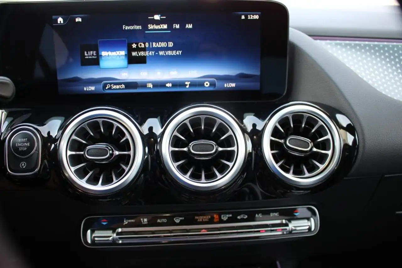 Mercedes-Benz GLA - Image 23