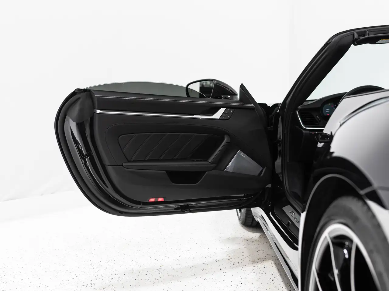 Porsche 911 - Image 24