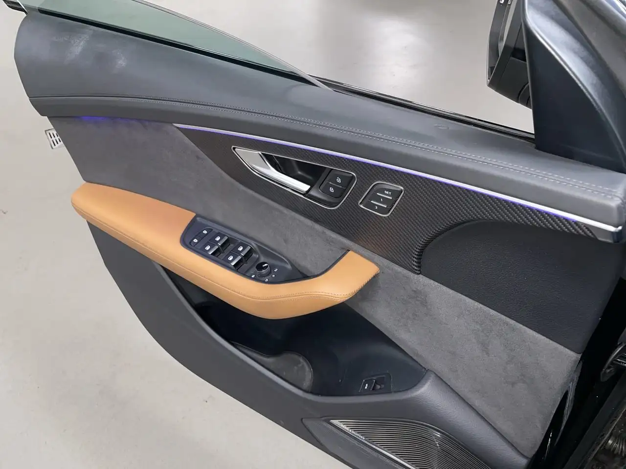 Audi RS Q8 - Image 21