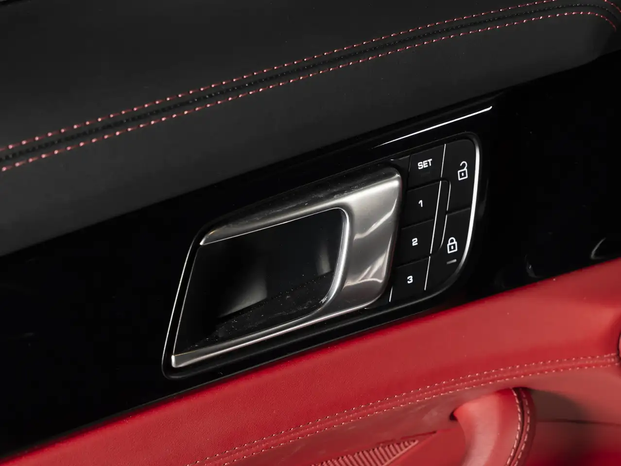 Porsche Panamera - Image 16