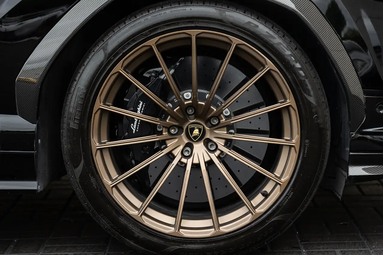 Lamborghini Urus - Image 8
