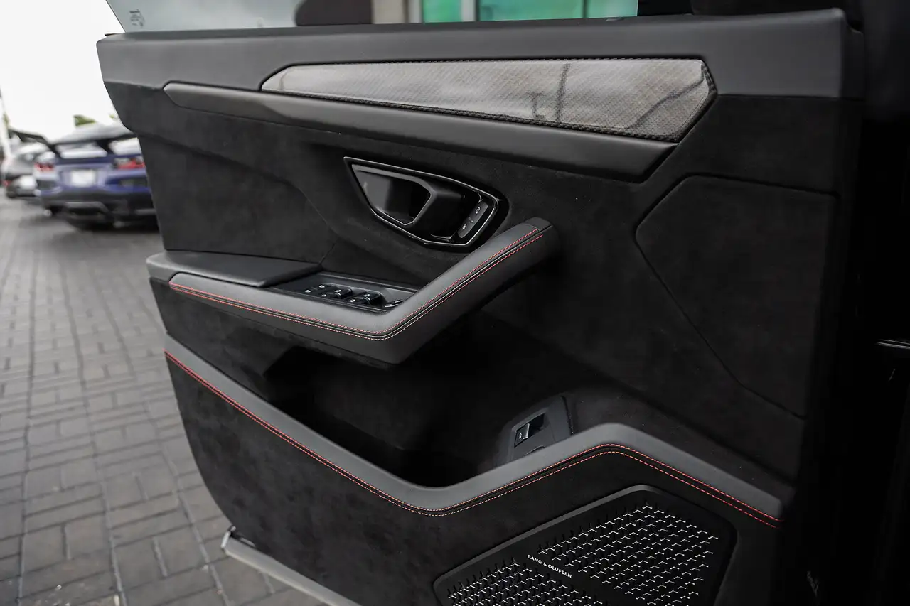 Lamborghini Urus - Image 26