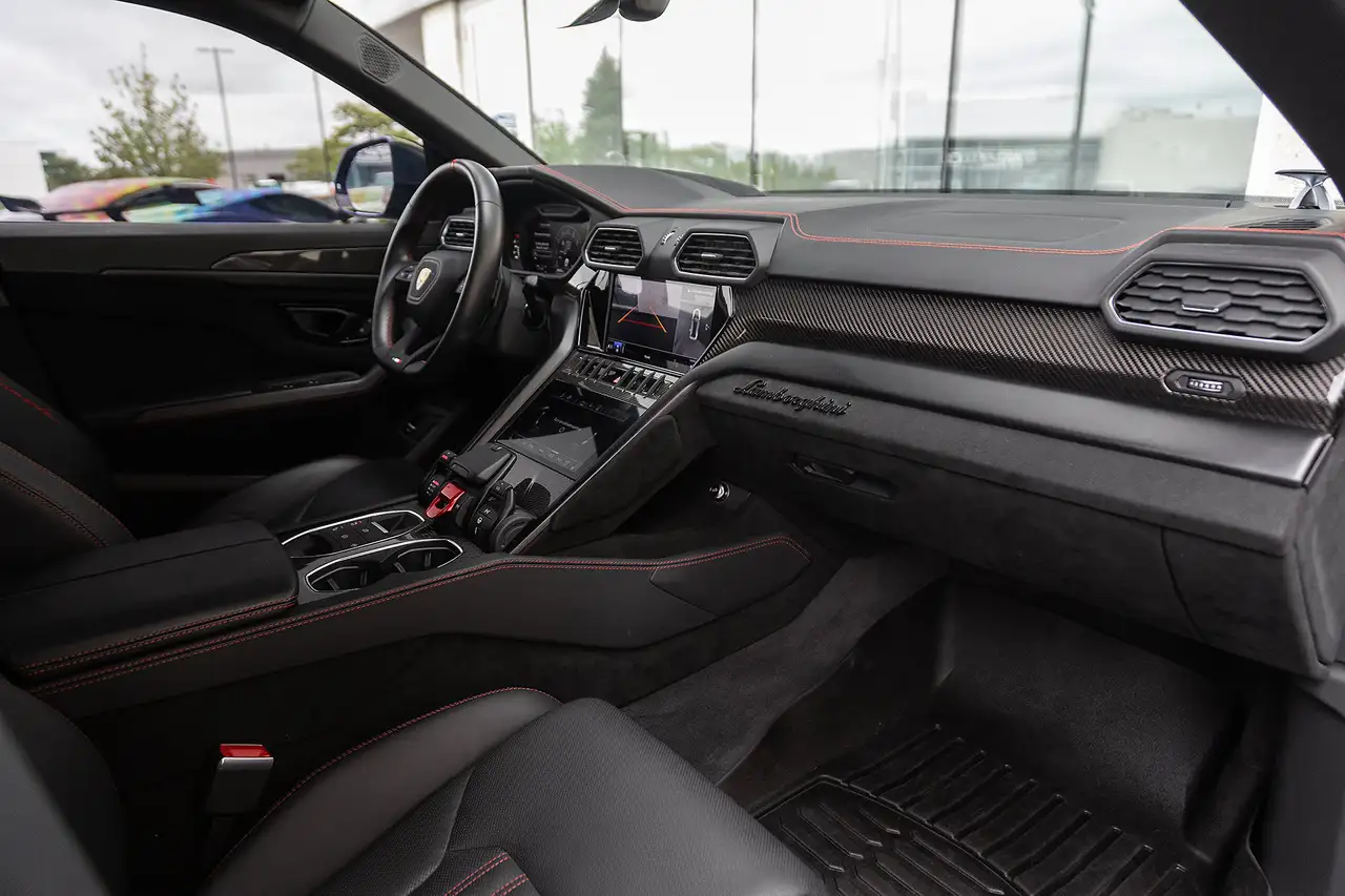 Lamborghini Urus - Image 14