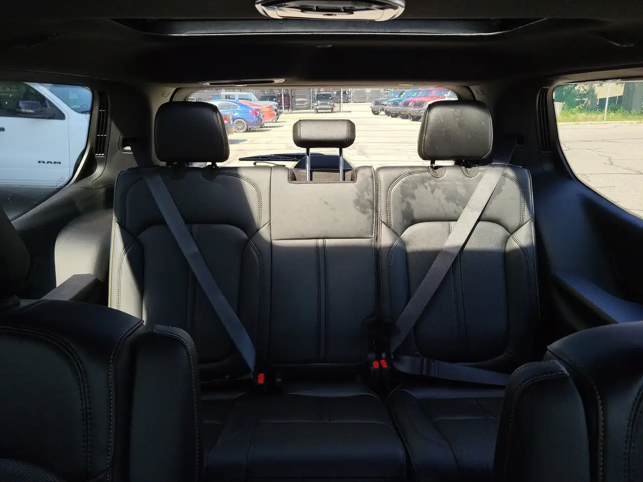 Jeep Grand Wagoneer - Image 28