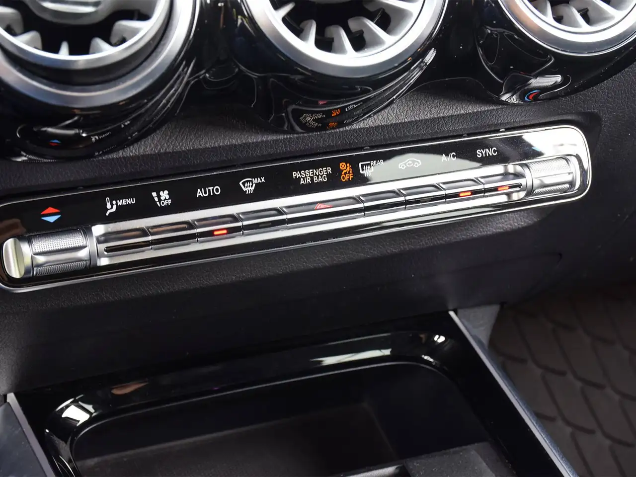 Mercedes-Benz GLB - Image 30