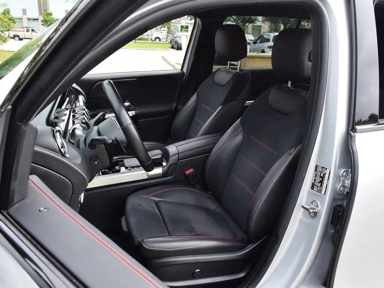 Mercedes-Benz GLB - Image 10