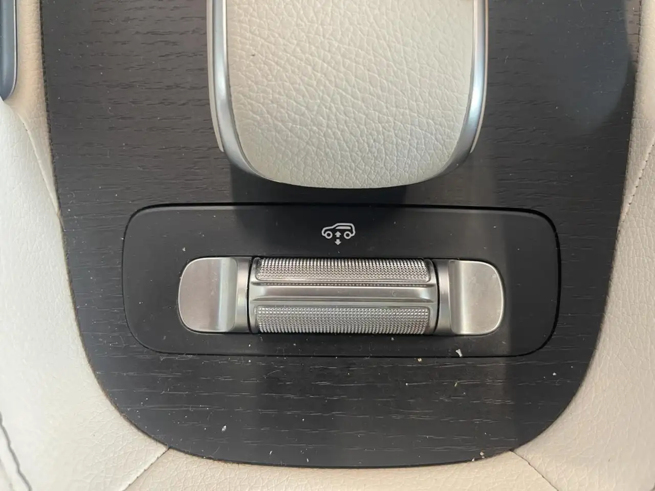 Mercedes-Benz GLS - Image 28