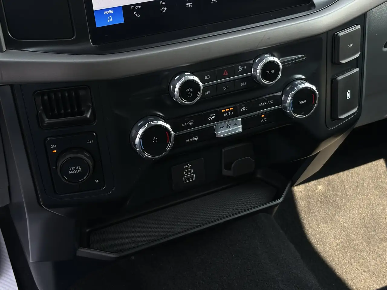 Ford F-150 - Image 23