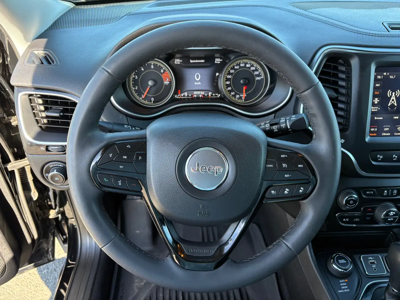 Jeep Cherokee - Image 12