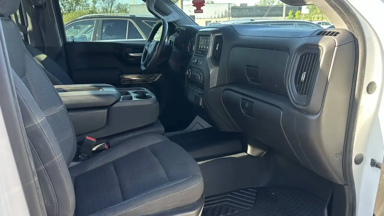 Chevrolet Silverado 1500 - Image 10