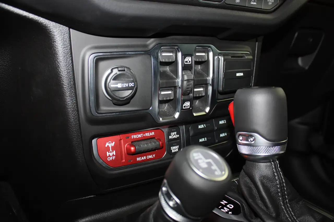 Jeep Wrangler - Image 22