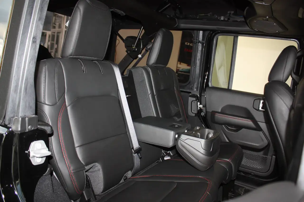 Jeep Wrangler - Image 28