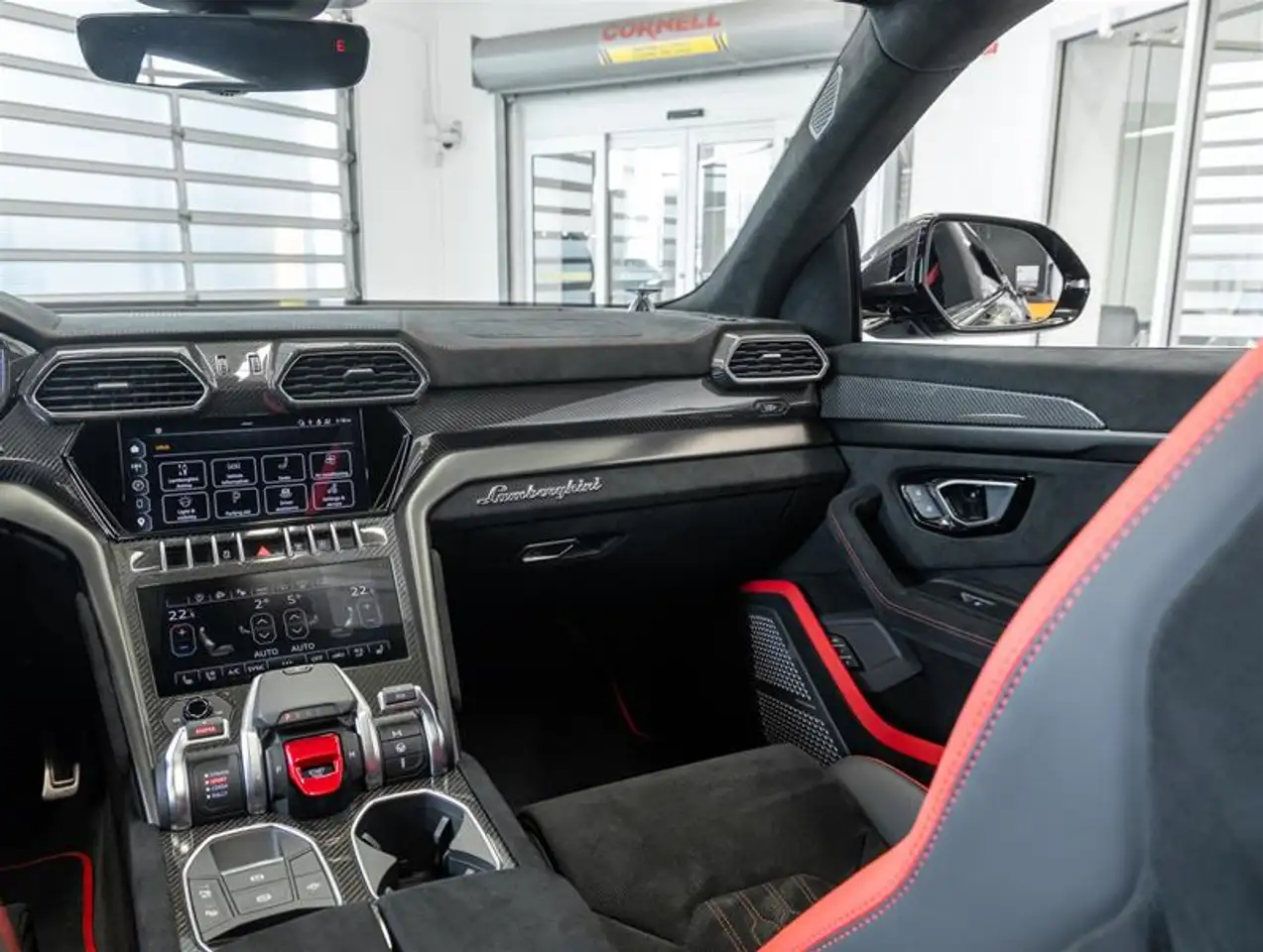 Lamborghini Urus - Image 41