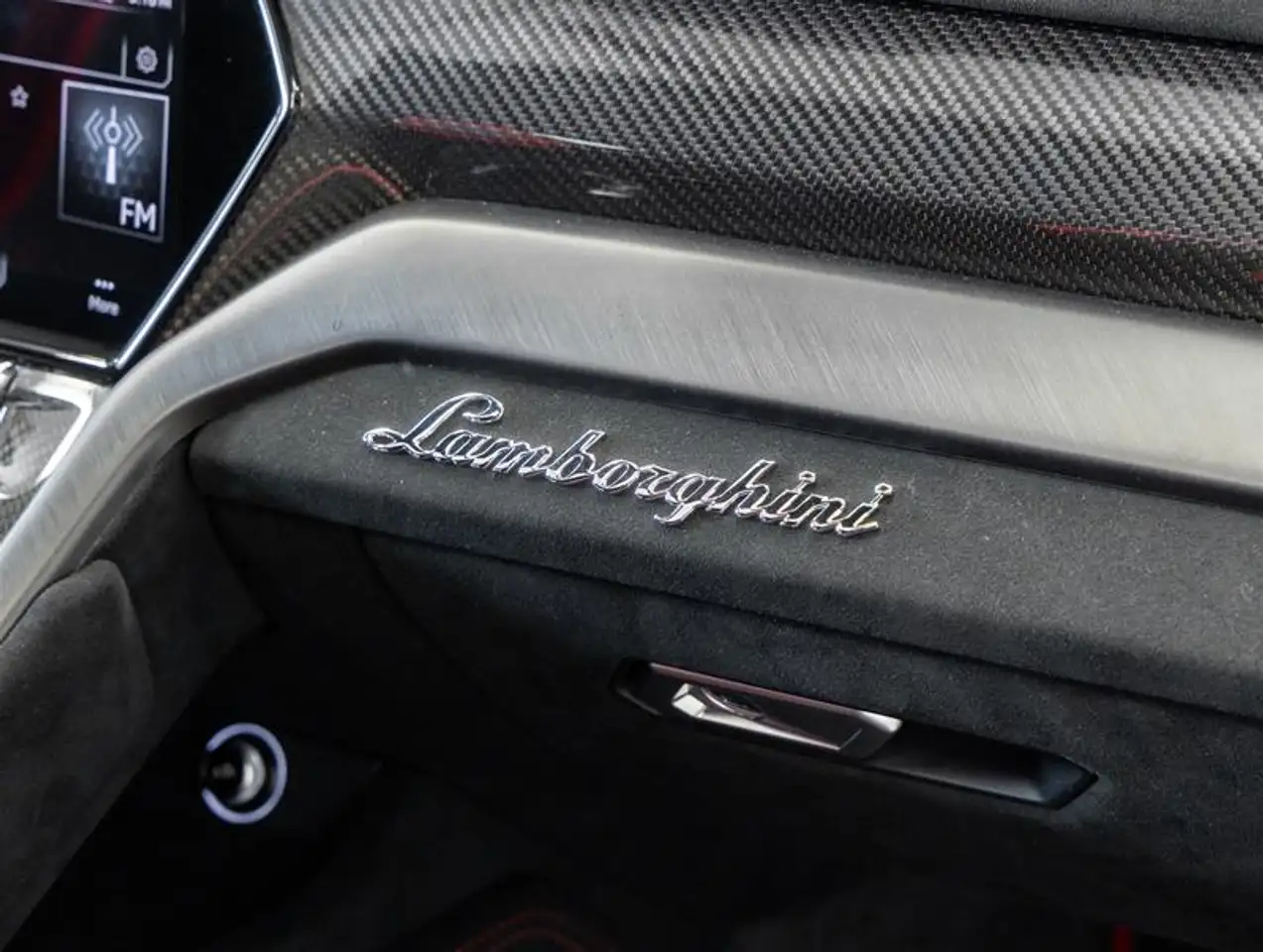 Lamborghini Urus - Image 34
