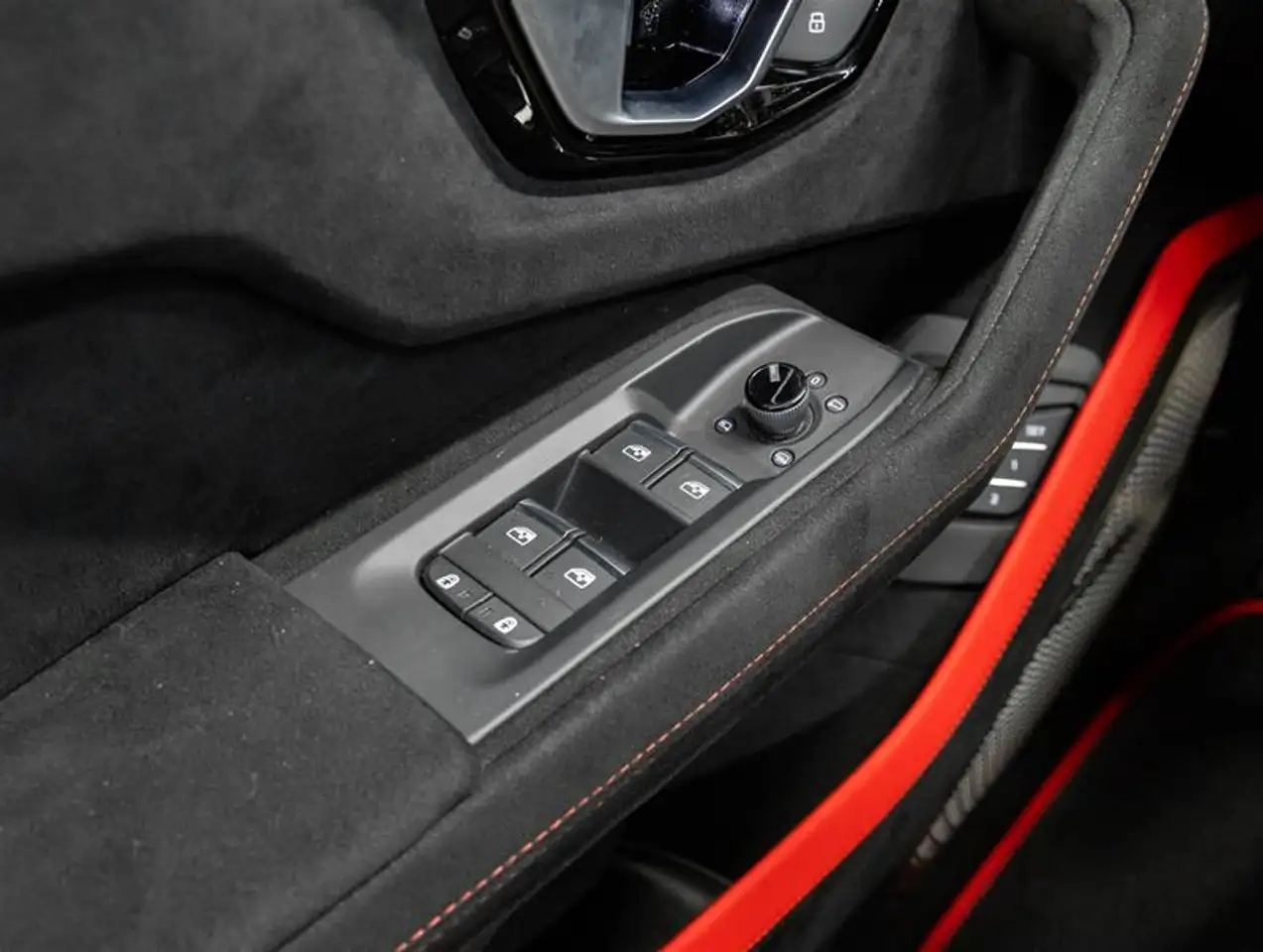 Lamborghini Urus - Image 22