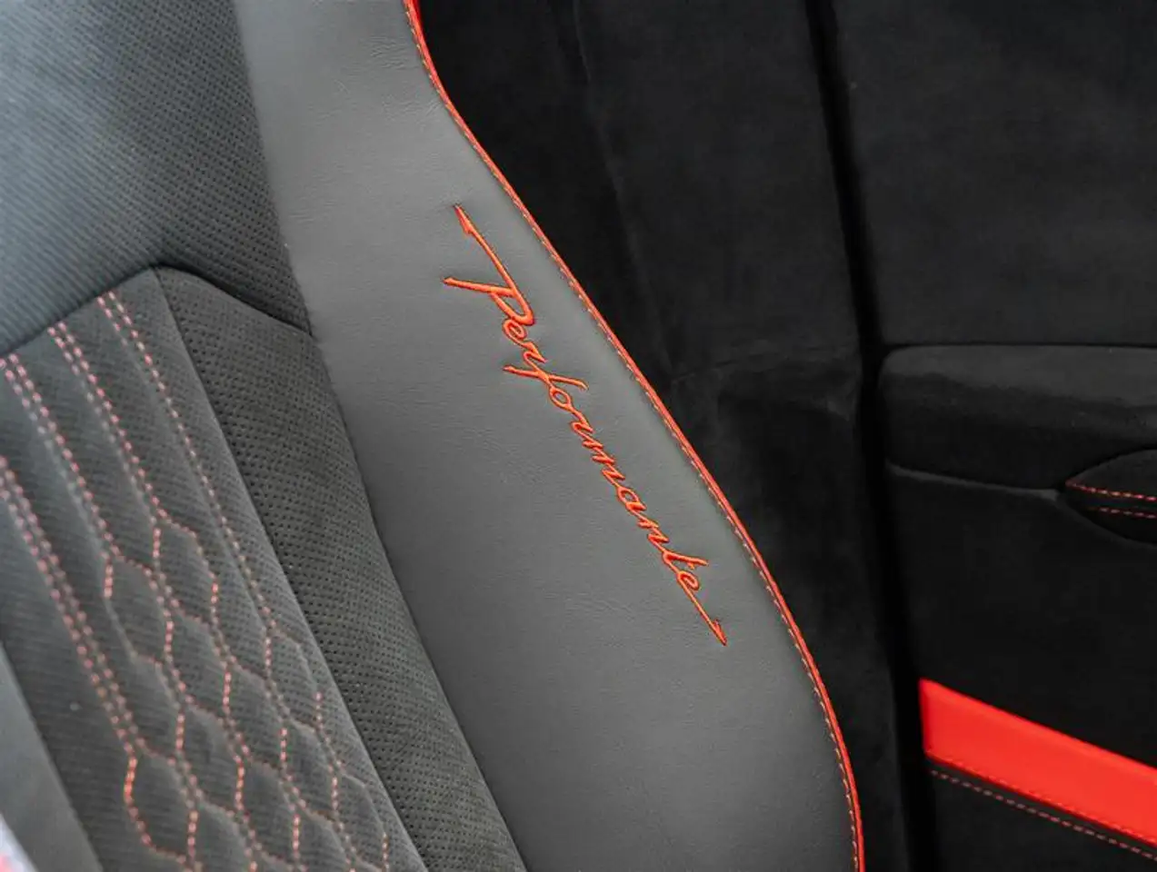 Lamborghini Urus - Image 33