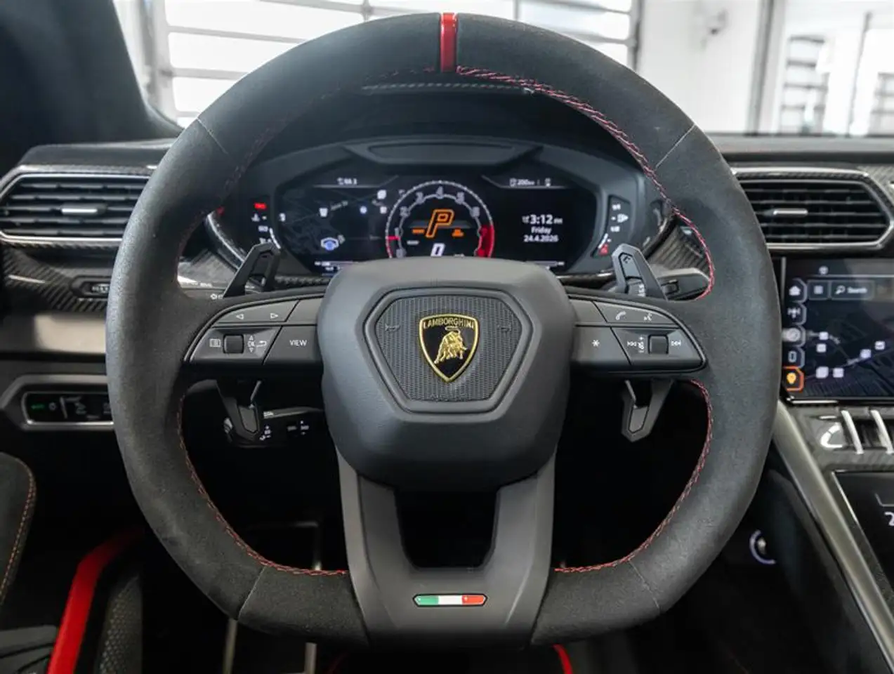 Lamborghini Urus - Image 2