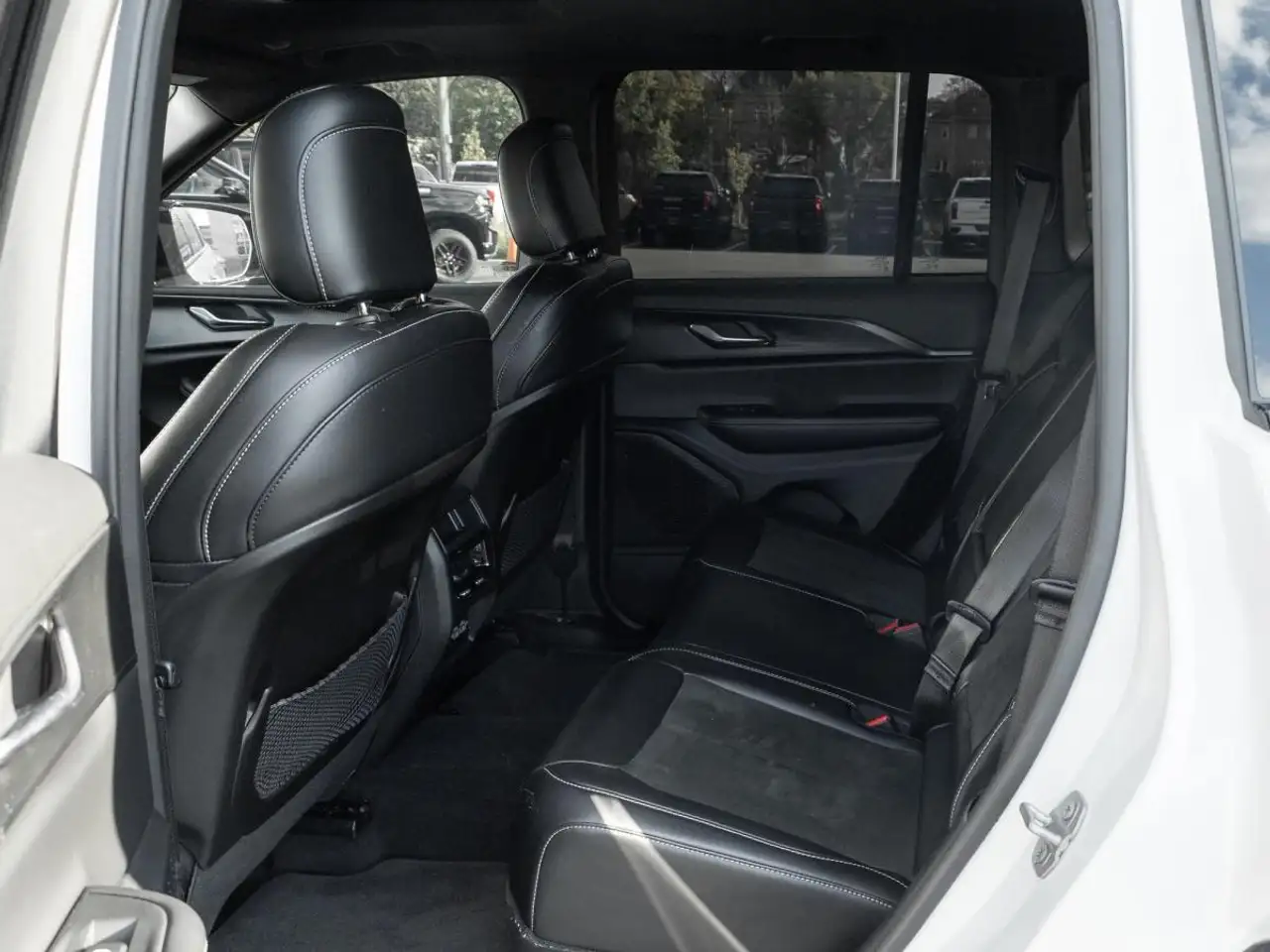 Jeep Grand Cherokee - Image 23
