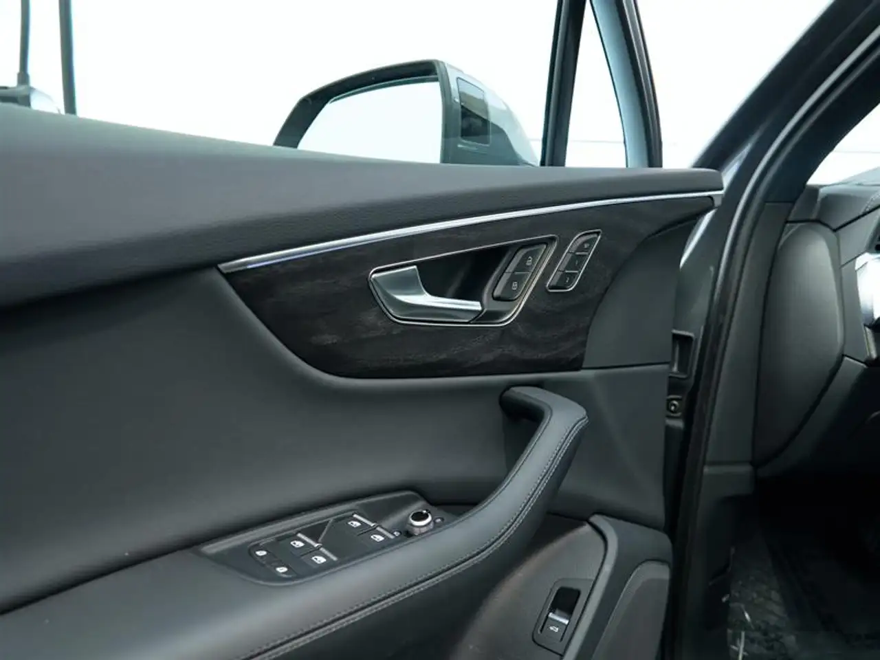 Audi Q7 - Image 28