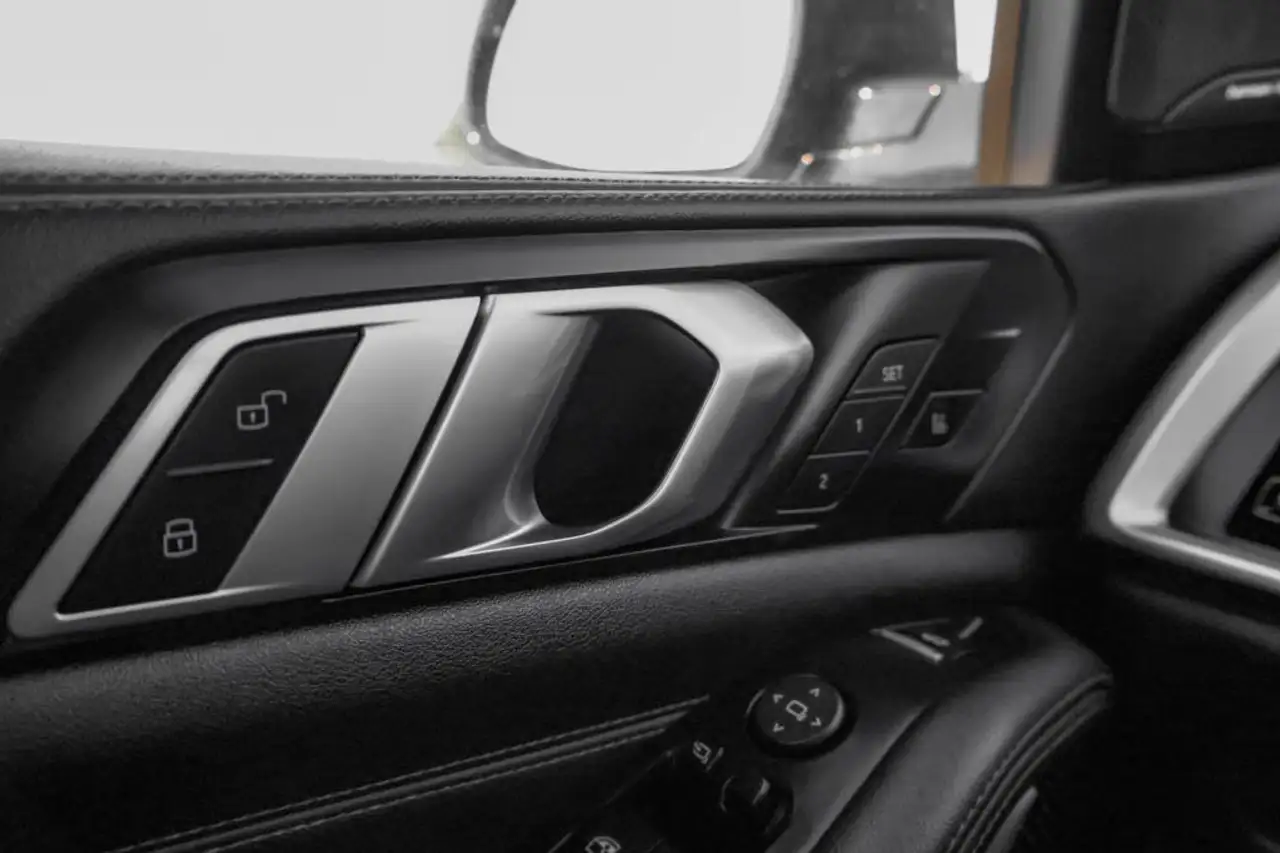 BMW X5 - Image 17