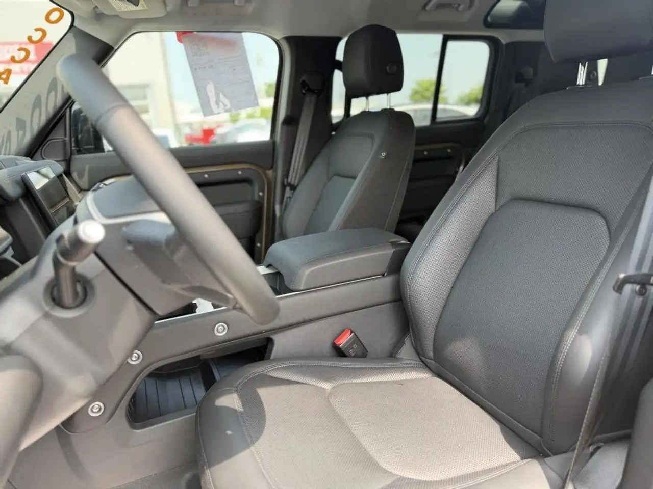 Land Rover Defender - Image 10