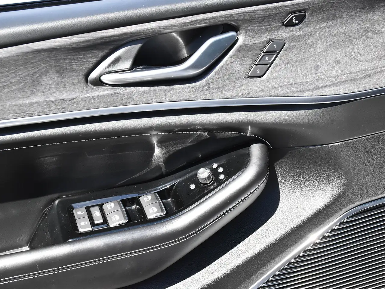 Jeep Grand Cherokee - Image 13