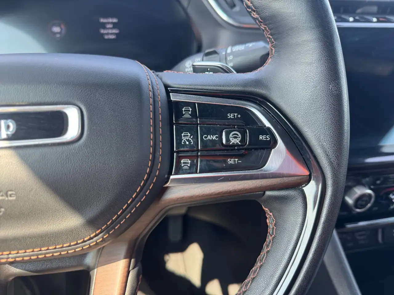 Jeep Grand Cherokee - Image 14