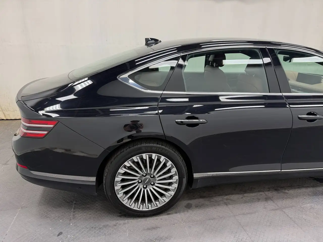 Mercedes-Benz EQE - Image 12