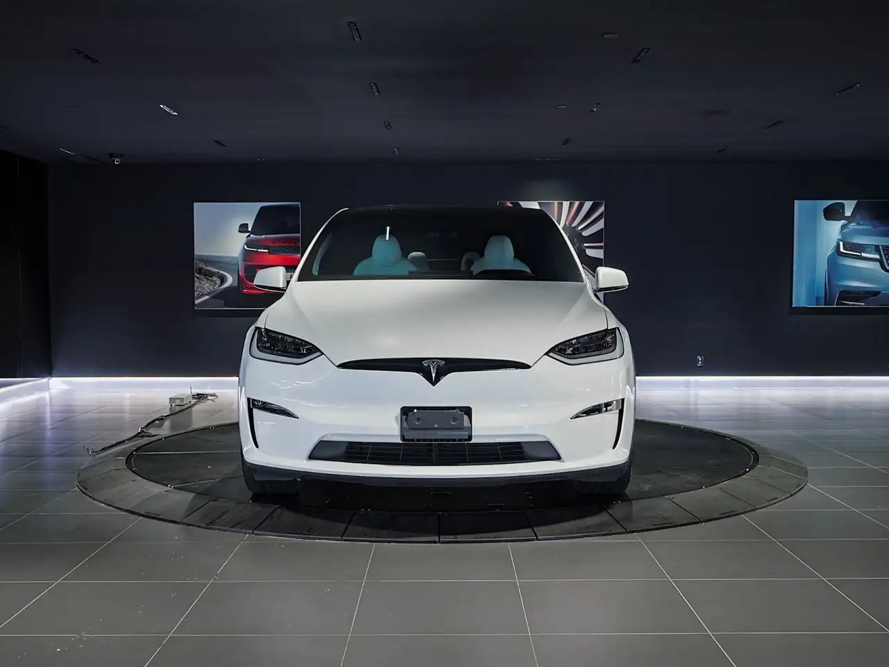 Tesla Model X - Image 2
