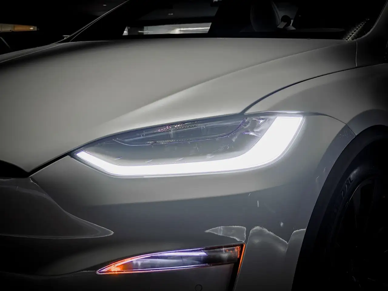 Tesla Model X - Image 11