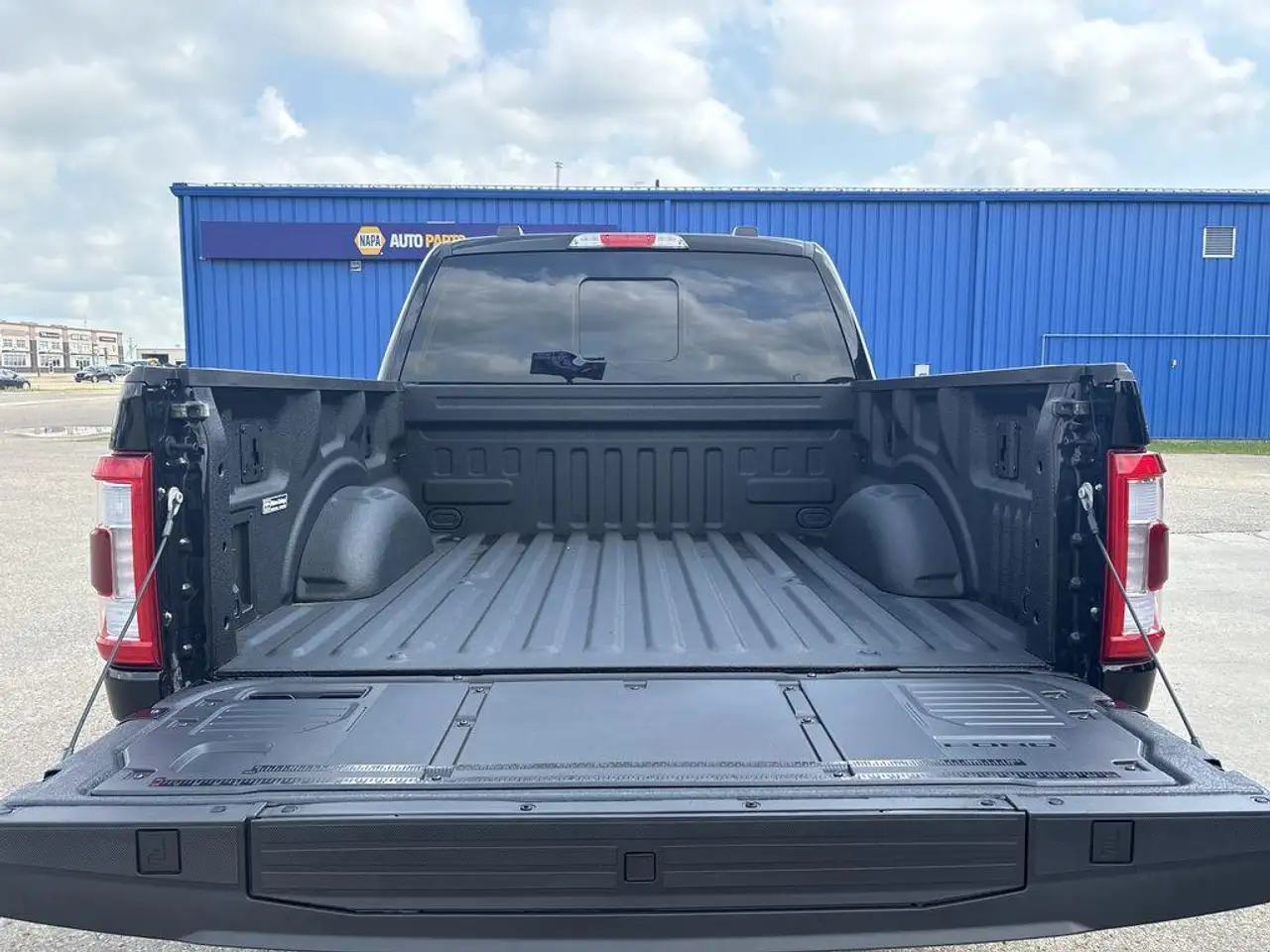 Ford F-150 - Image 8
