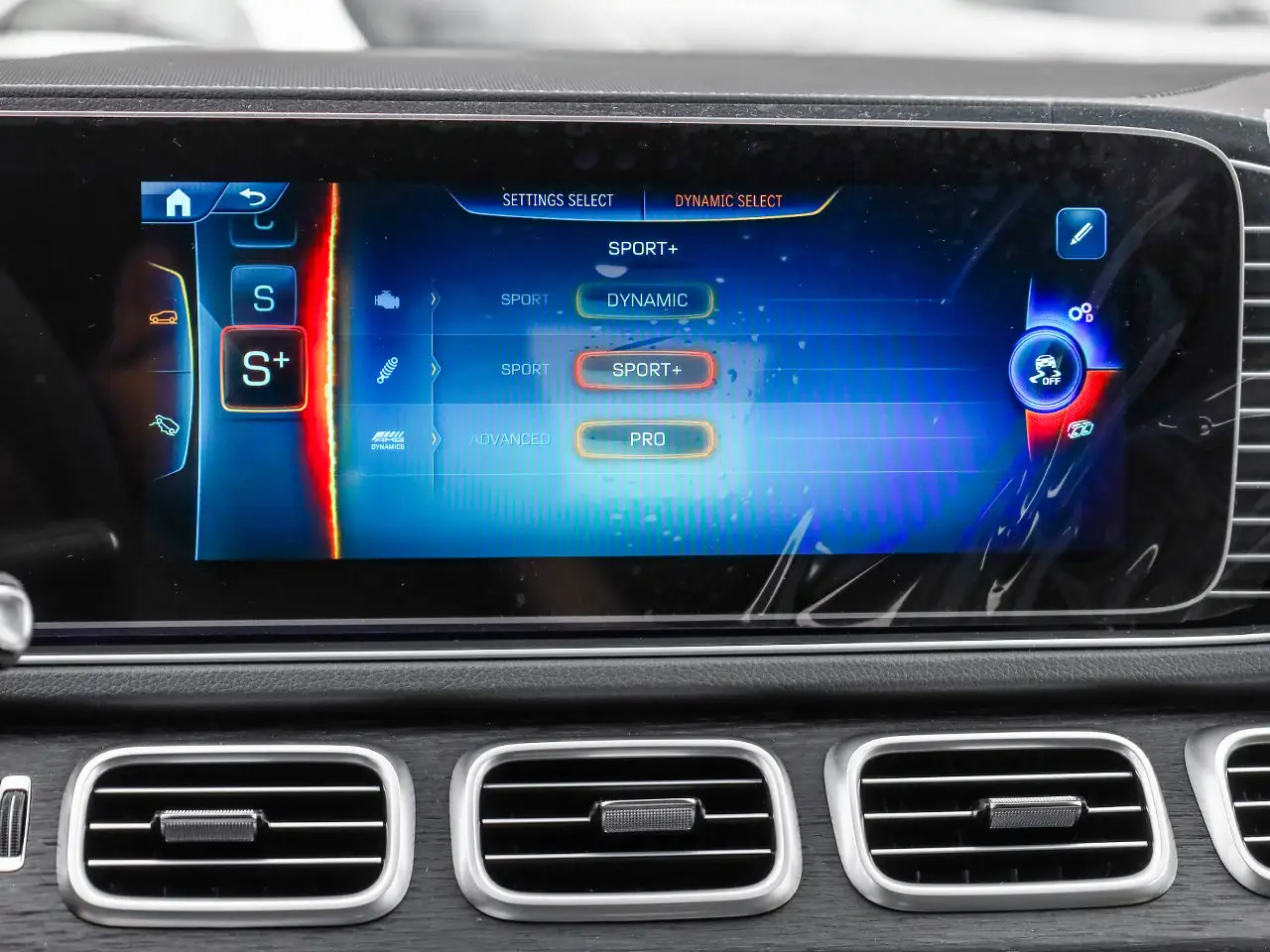Mercedes-Benz GLE - Image 28