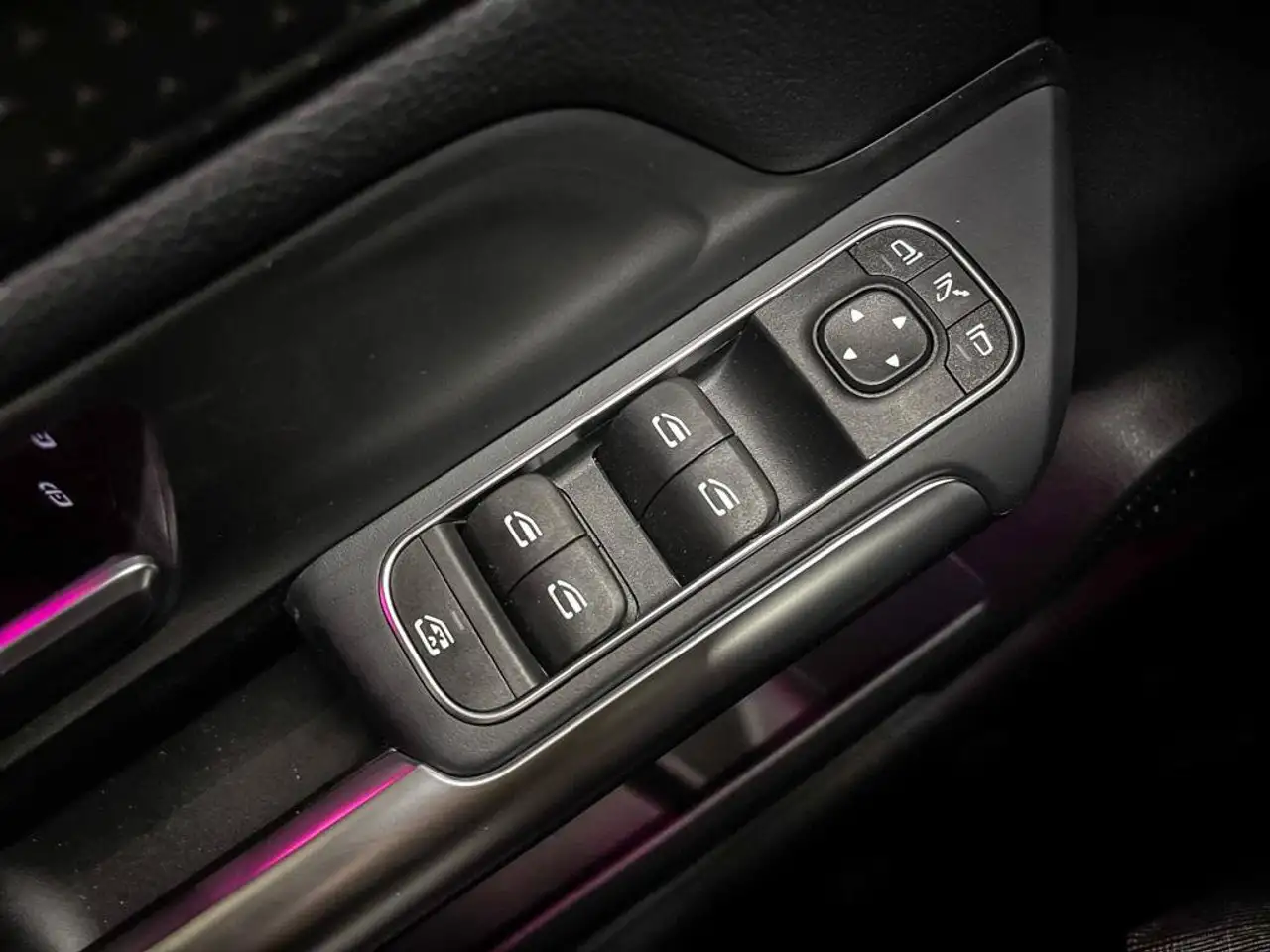 Mercedes-Benz GLA - Image 22