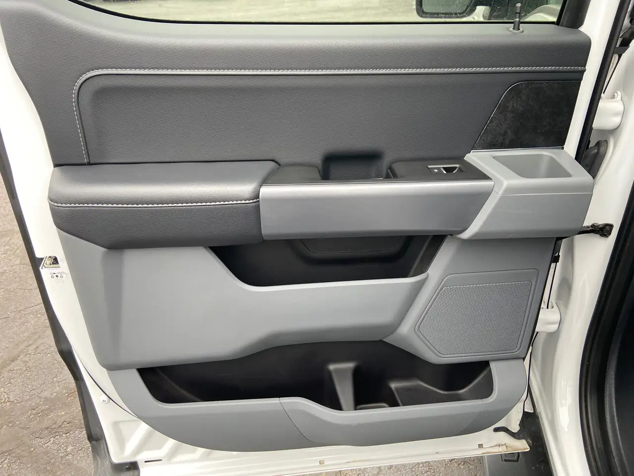 Ford F-150 - Image 25